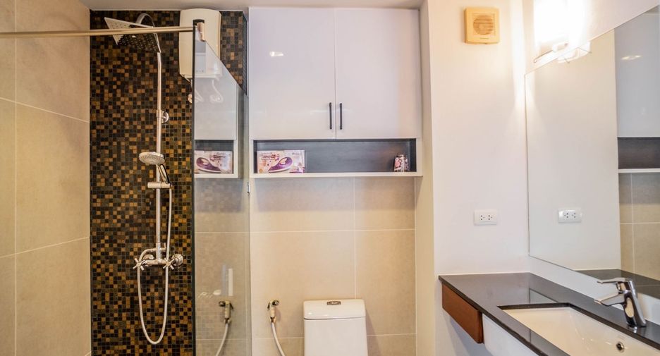 For sale 1 bed condo in Klaeng, Rayong