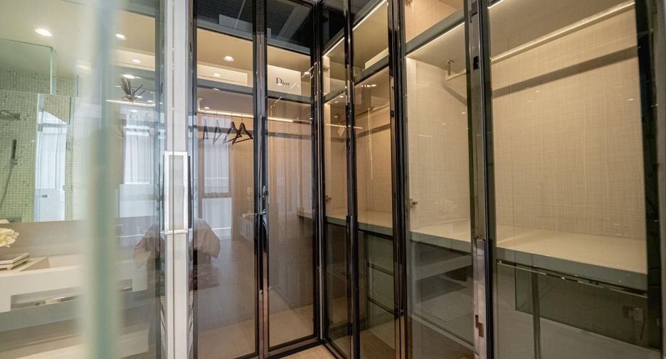 For rent 2 bedrooms condo in Khlong Toei, Bangkok