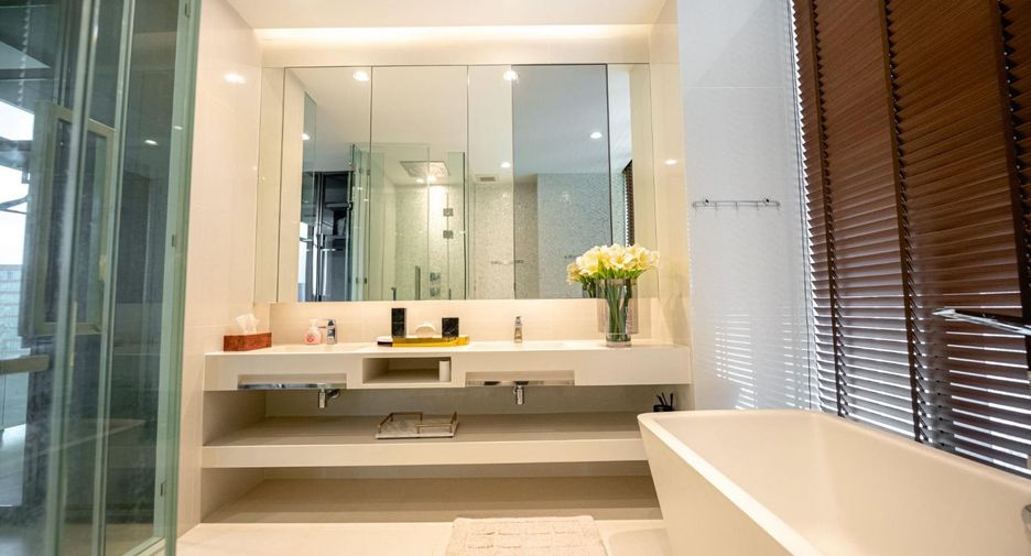 For rent 2 bedrooms condo in Khlong Toei, Bangkok