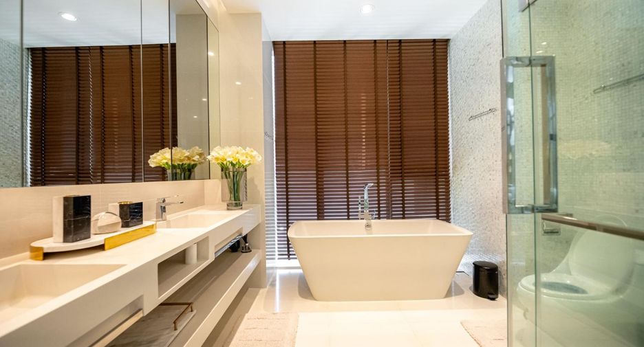 For rent 2 bedrooms condo in Khlong Toei, Bangkok