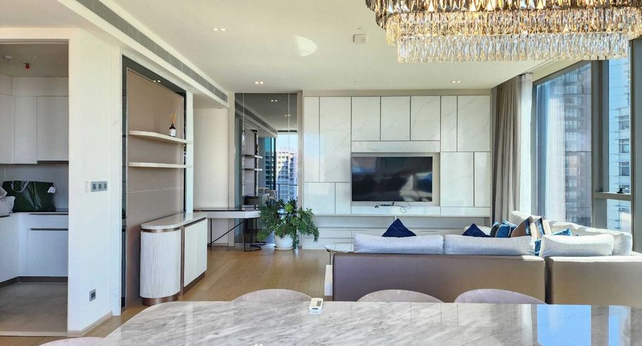 Condo en alquiler y en venta de 3 habitaciones en Khlong Toei, Bangkok