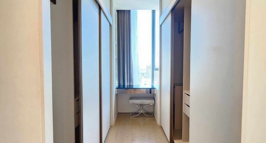 Condo en alquiler y en venta de 3 habitaciones en Khlong Toei, Bangkok