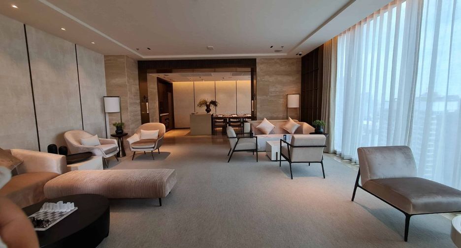 Condo en alquiler y en venta de 3 habitaciones en Khlong Toei, Bangkok