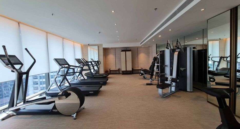 Condo en alquiler y en venta de 3 habitaciones en Khlong Toei, Bangkok