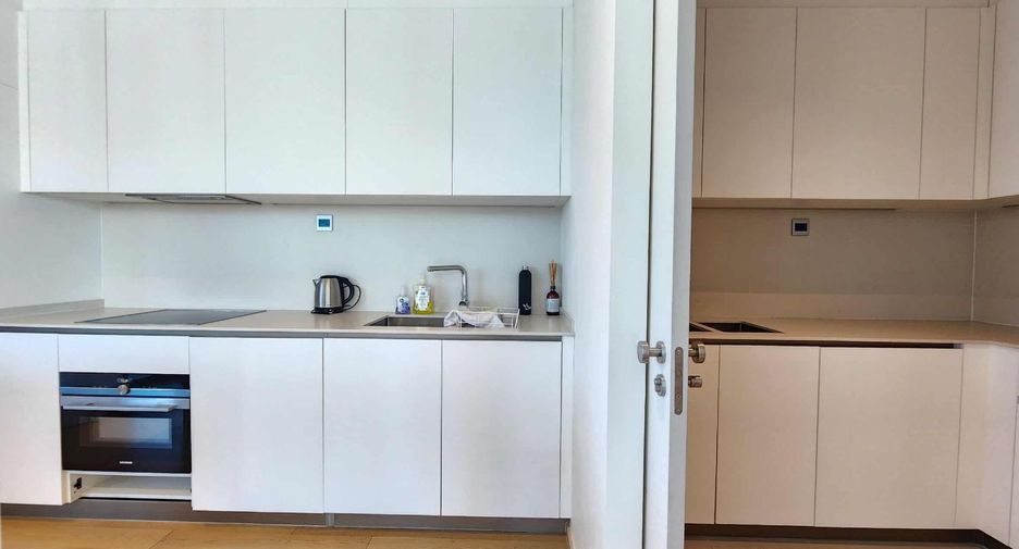 Condo en alquiler y en venta de 3 habitaciones en Khlong Toei, Bangkok
