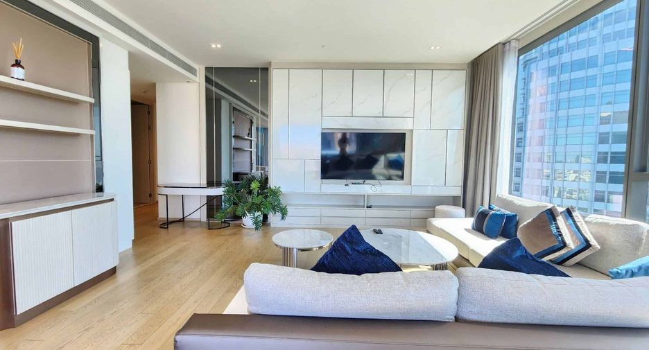 Condo en alquiler y en venta de 3 habitaciones en Khlong Toei, Bangkok
