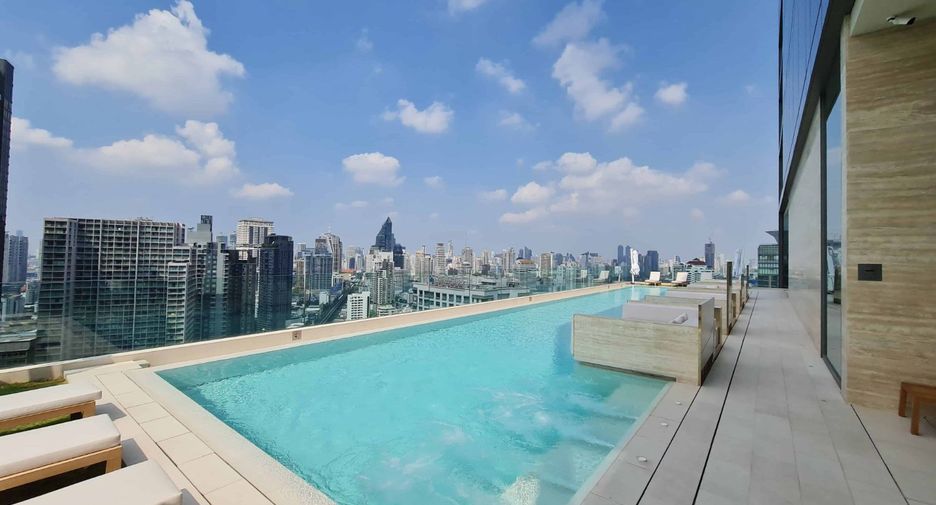 Condo en alquiler y en venta de 3 habitaciones en Khlong Toei, Bangkok