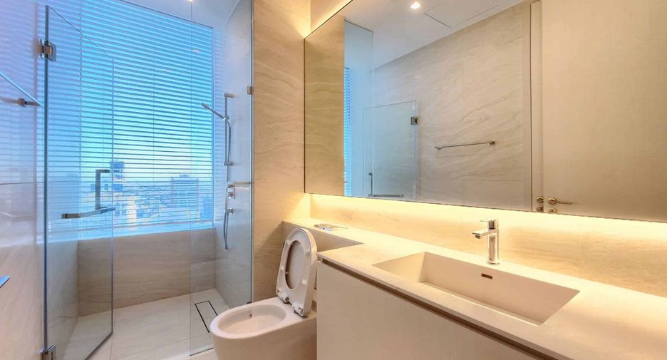 Condo en alquiler y en venta de 3 habitaciones en Khlong Toei, Bangkok