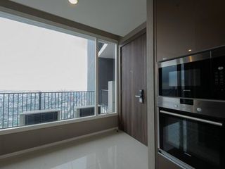 For rent 3 bedrooms condo in Bang Kho Laem, Bangkok