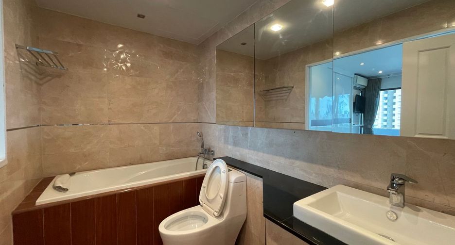 For rent 3 bedrooms condo in Watthana, Bangkok