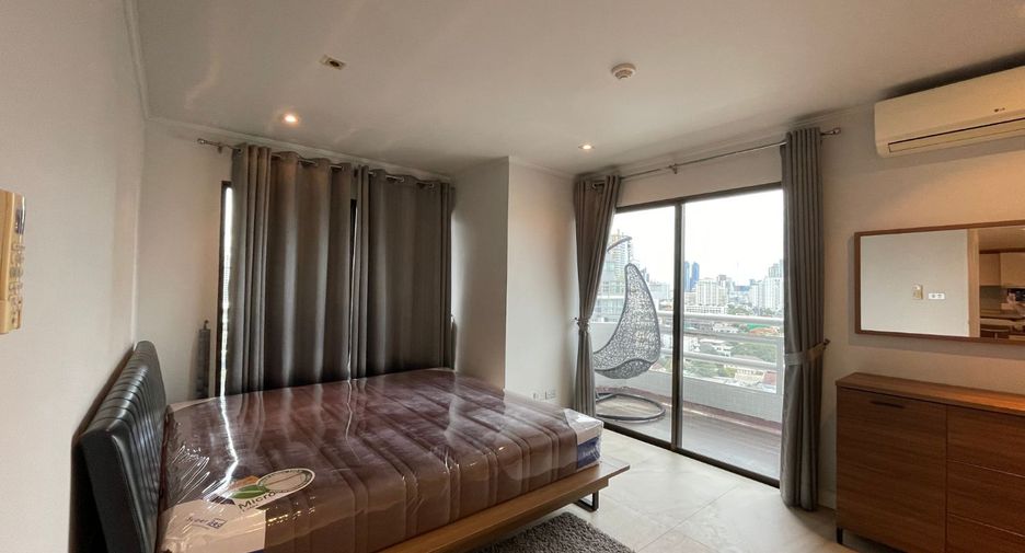 For rent 3 bedrooms condo in Watthana, Bangkok