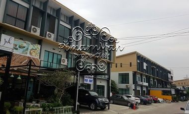 Gewerbefläche zum Kauf mit 2 Zimmer in Suan Luang, Bangkok