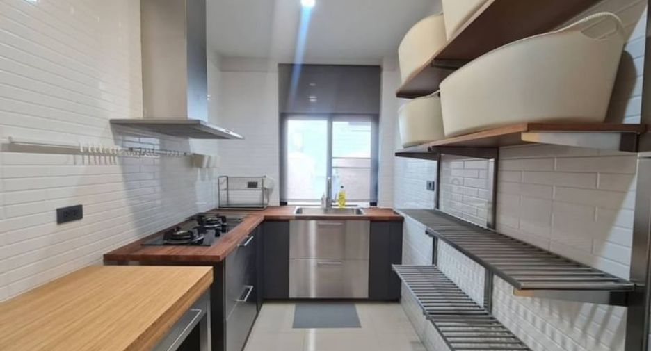 Casa en alquiler de 3 habitaciones en Watthana, Bangkok