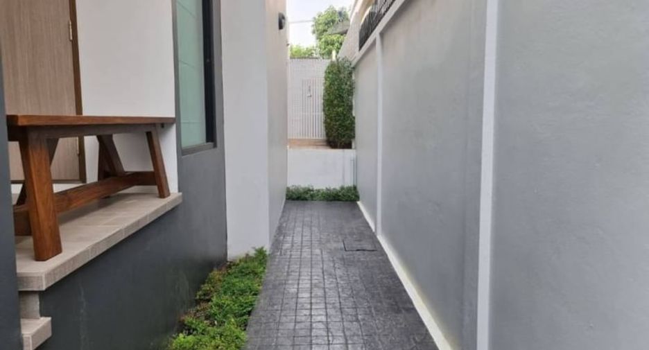 Casa en alquiler de 3 habitaciones en Watthana, Bangkok