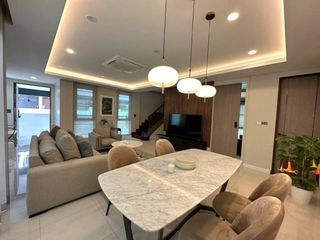 Casa en alquiler de 3 habitaciones en Watthana, Bangkok