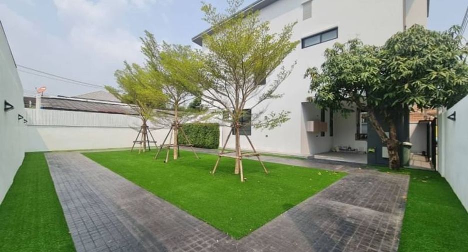 Casa en alquiler de 3 habitaciones en Watthana, Bangkok