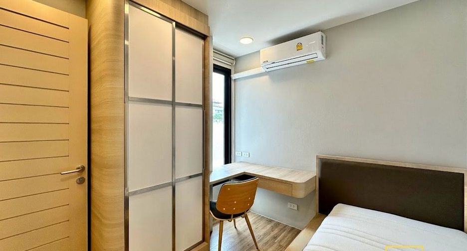 For rent 3 bedrooms apartment in Watthana, Bangkok