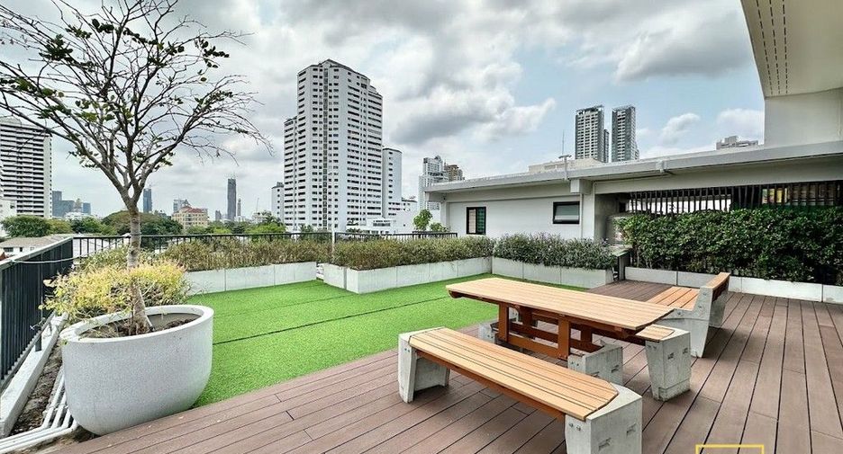 For rent 3 bedrooms apartment in Watthana, Bangkok