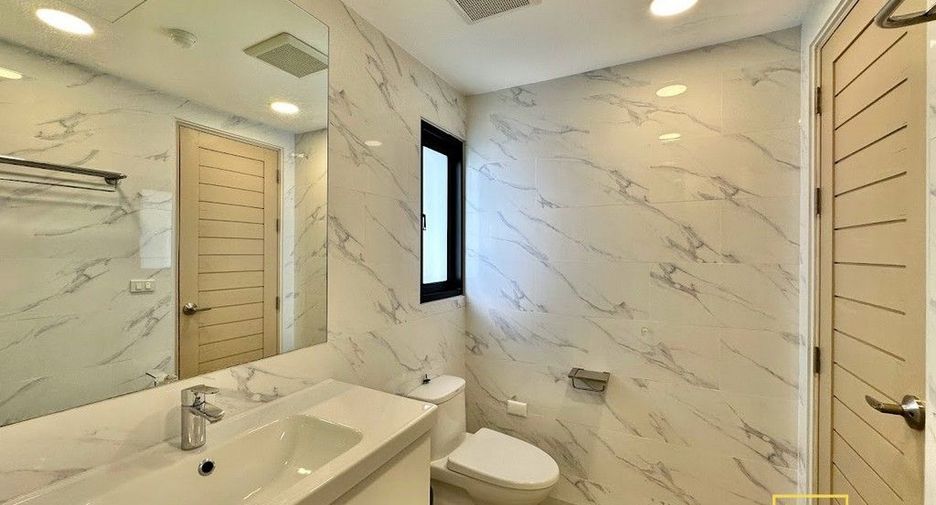 For rent 3 bedrooms apartment in Watthana, Bangkok