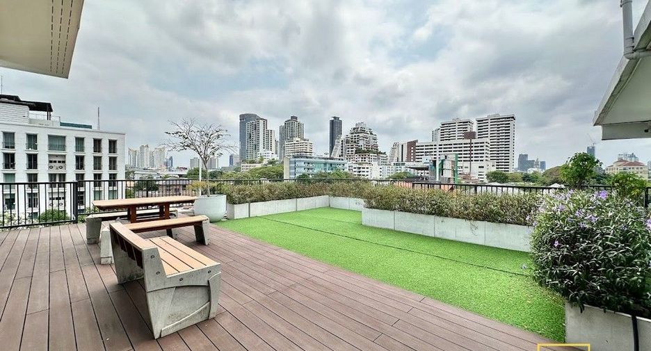 For rent 3 bedrooms apartment in Watthana, Bangkok
