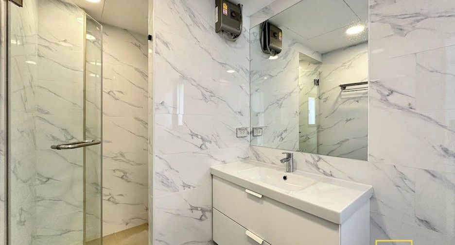 For rent 3 bedrooms apartment in Watthana, Bangkok
