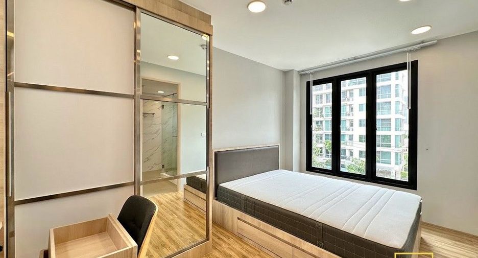 For rent 3 bedrooms apartment in Watthana, Bangkok