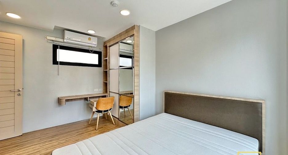 For rent 3 bedrooms apartment in Watthana, Bangkok