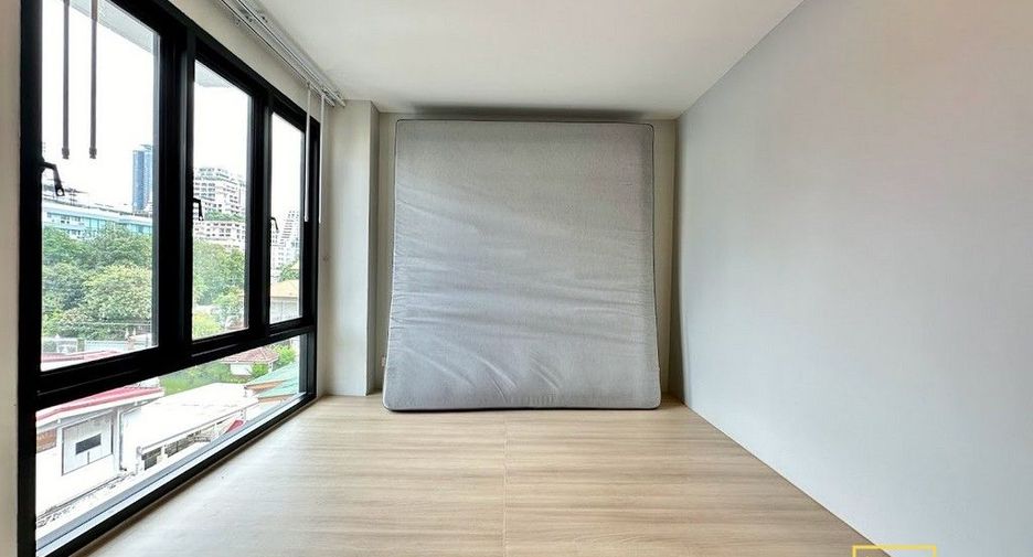 For rent 3 bedrooms apartment in Watthana, Bangkok