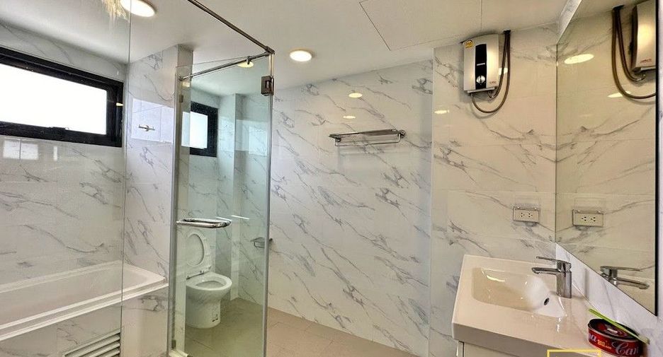 For rent 3 bedrooms apartment in Watthana, Bangkok