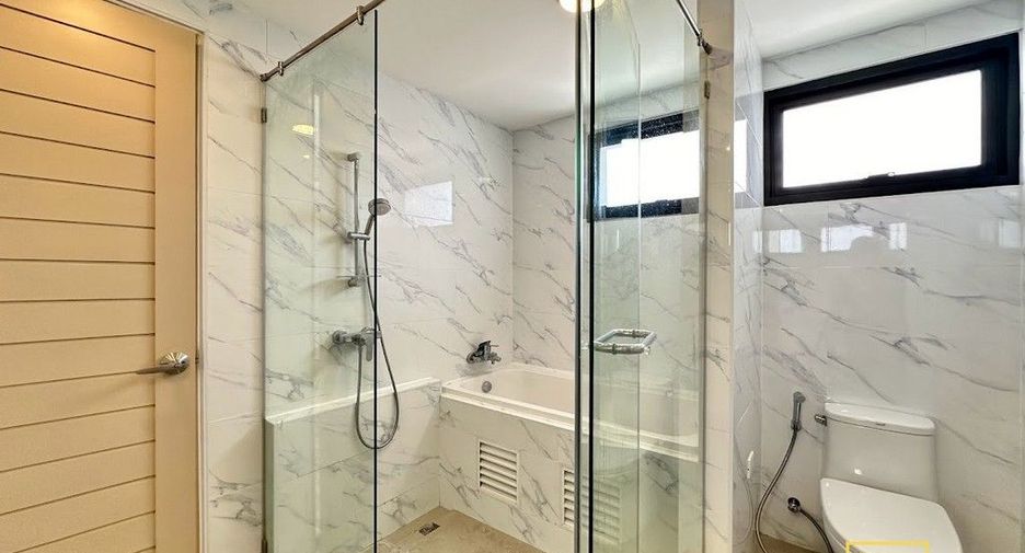 For rent 3 bedrooms apartment in Watthana, Bangkok