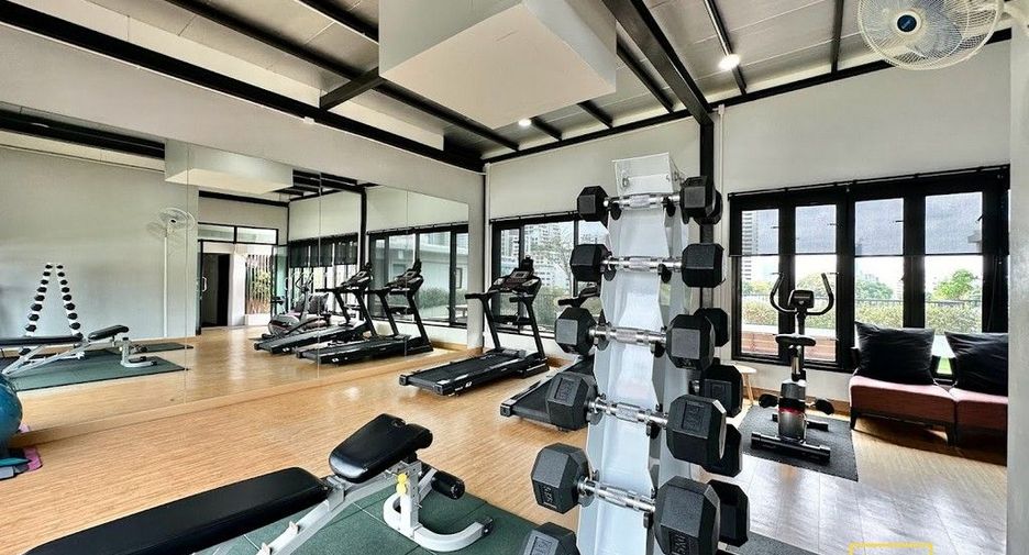 For rent 3 bedrooms apartment in Watthana, Bangkok