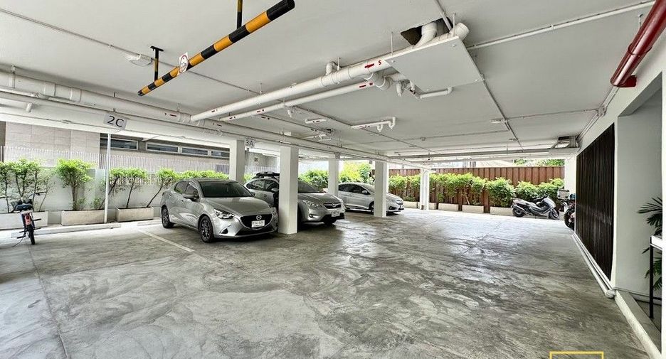 For rent 3 bedrooms apartment in Watthana, Bangkok