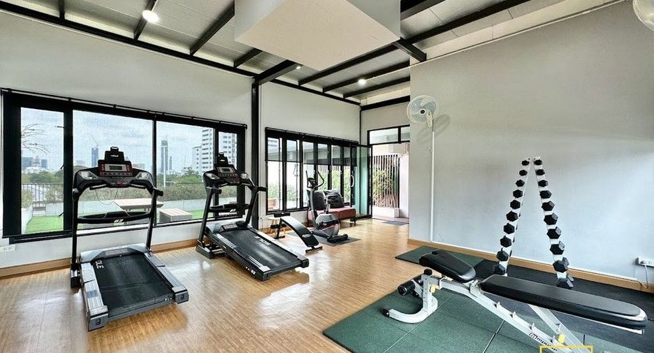 For rent 3 bedrooms apartment in Watthana, Bangkok