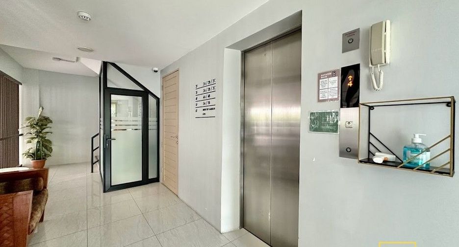 For rent 3 bedrooms apartment in Watthana, Bangkok