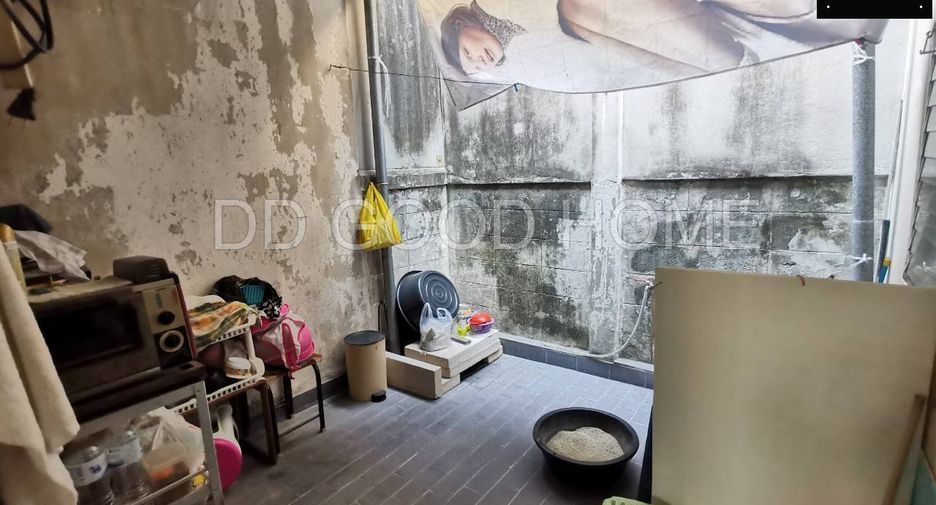 For sale 3 bedrooms townhouse in Bang Phlat, Bangkok