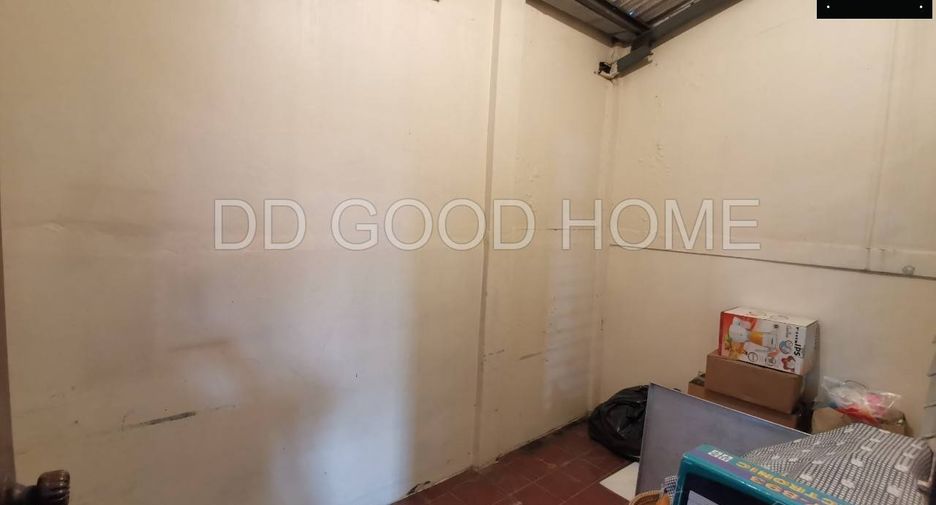 For sale 3 bedrooms townhouse in Bang Phlat, Bangkok