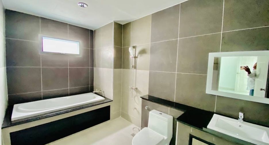 À louer 5 chambres villa à Bang Lamung, Chonburi