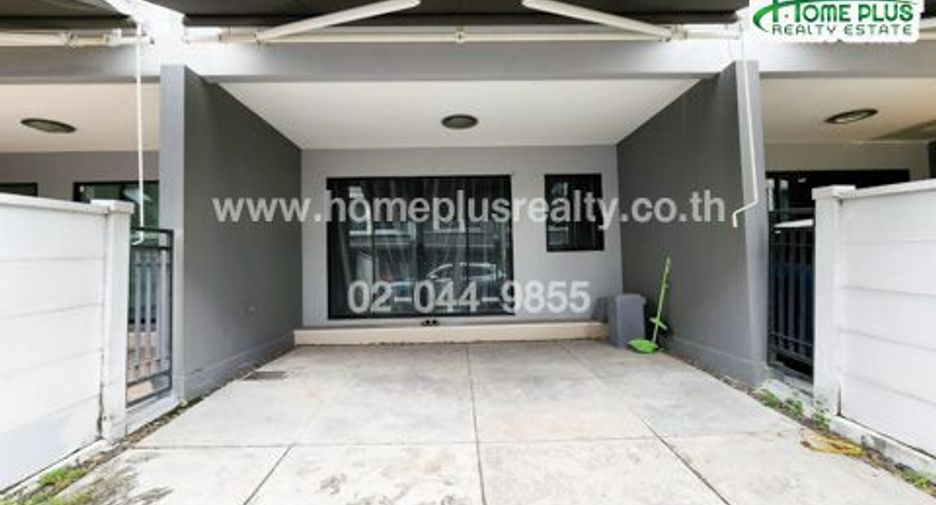 Casa adosada en venta de 3 habitaciones en Chom Thong, Bangkok