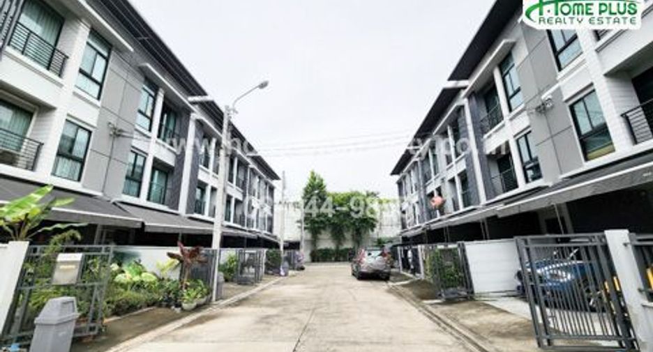 Casa adosada en venta de 3 habitaciones en Chom Thong, Bangkok
