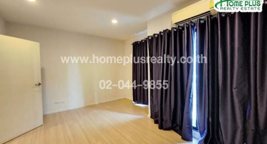 Casa adosada en venta de 3 habitaciones en Chom Thong, Bangkok