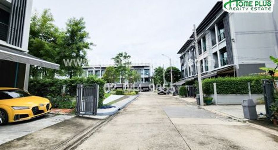 Casa adosada en venta de 3 habitaciones en Chom Thong, Bangkok