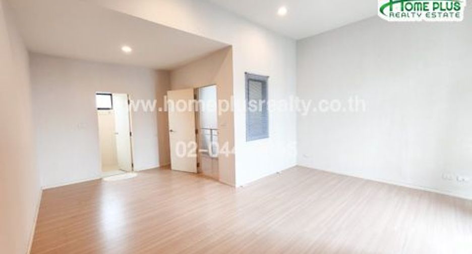 Casa adosada en venta de 3 habitaciones en Chom Thong, Bangkok