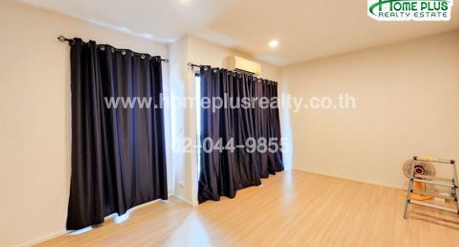 Casa adosada en venta de 3 habitaciones en Chom Thong, Bangkok