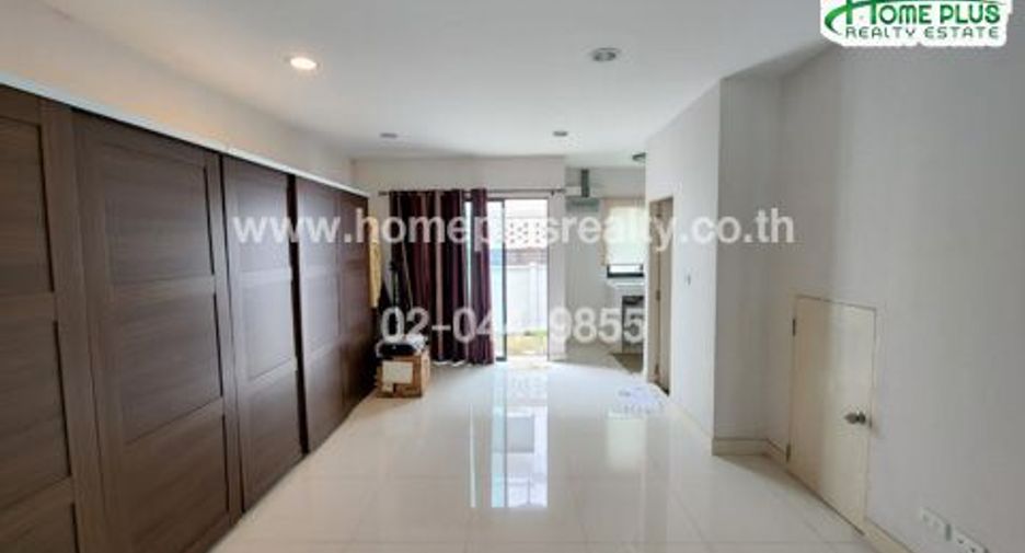Casa adosada en venta de 3 habitaciones en Chom Thong, Bangkok