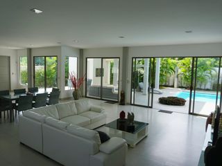 For rent 4 bedrooms villa in Mueang Phuket, Phuket