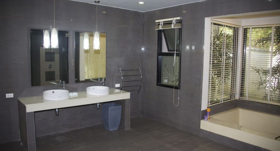 Villa en alquiler de 4 habitaciones en Mueang Phuket, Phuket