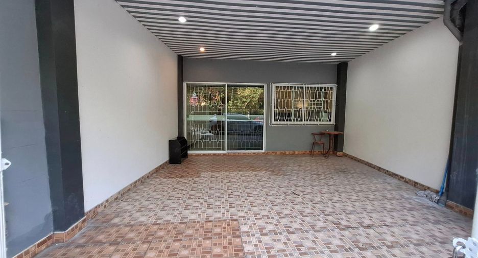 For rent and for sale 4 bed townhouse in Pratumnak, Pattaya