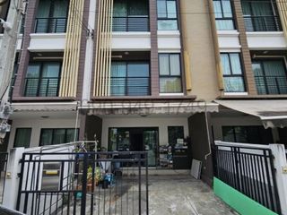 For sale 3 bedrooms house in Phasi Charoen, Bangkok