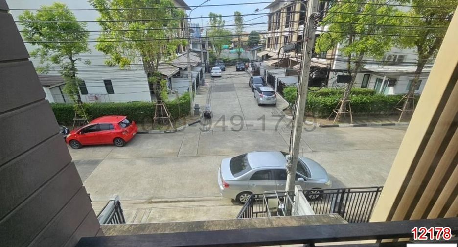 For sale 3 bedrooms house in Phasi Charoen, Bangkok