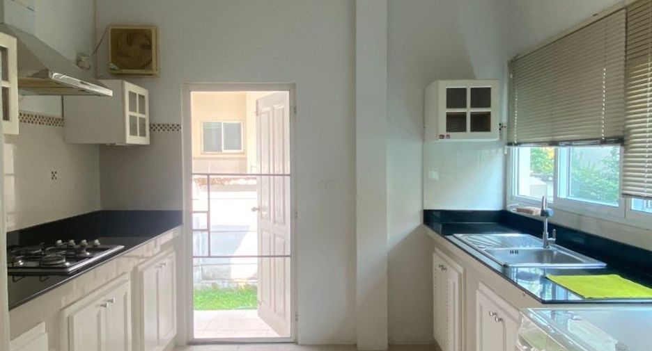 Haus zur Miete mit 3 Zimmer in Lat Krabang, Bangkok